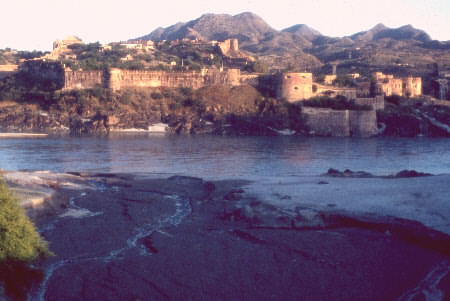 [Bild: Die Festung Attock am Indus]