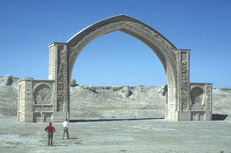 [Bild: Die Schlossruine Mahmud's des Gro&szlig;en]
