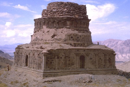 [Bild: Eine buddhistische Stupa bei Kabul]
